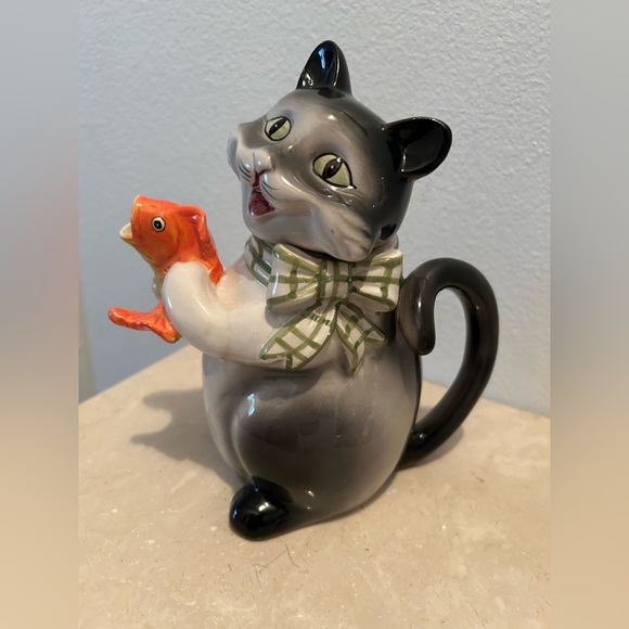 Vintage Ceramic Teapot cat holding a fish. 7” tall - Picture 1 of 10